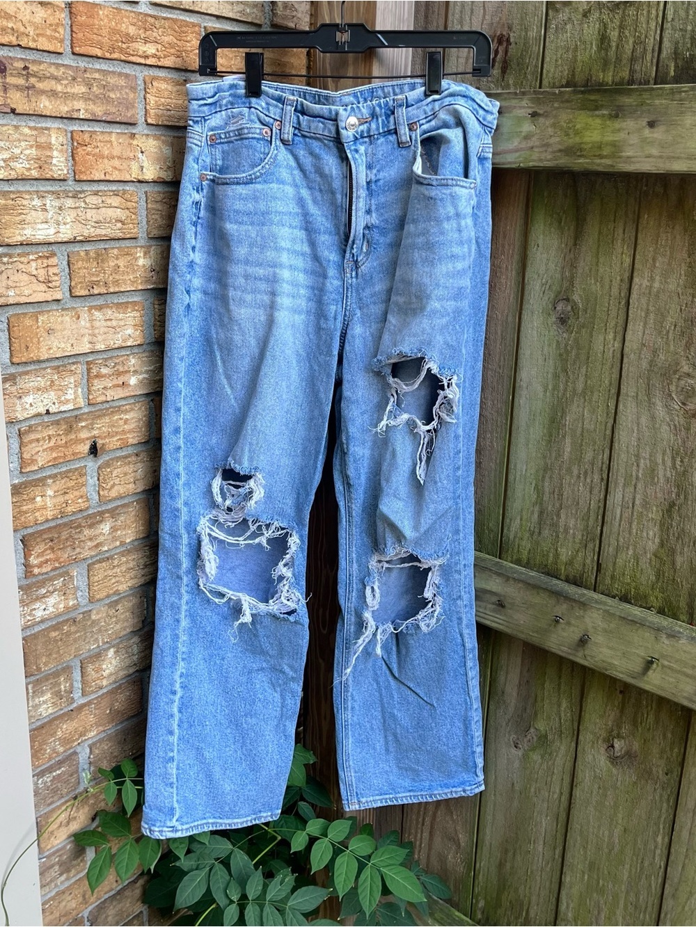 American Eagle Outfitters Light Blue Curvy 90s Distressed Straight Leg Jeans